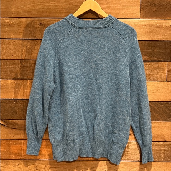 Madewell Women's Re(Generative) Wool V-Neck Sweater in Azure Blue - Picture 4 of 9